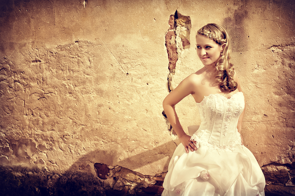 BrideoldWall